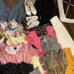 Lote  24. Piece’s  Mix Dress . Pants  Selling 