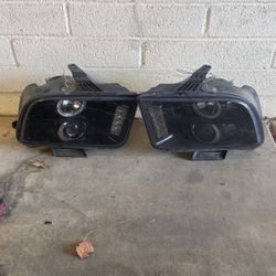 Mustang 05-09 Headlights