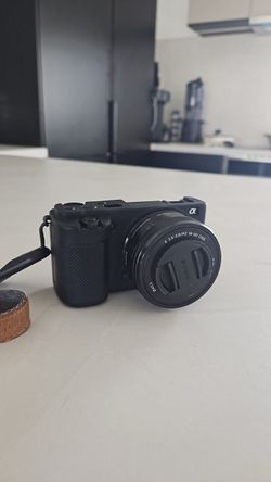 Sony zv-e10 + 16-50mm lens + extras