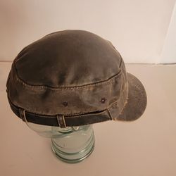 Hatterdashery Seattle Handmade Weathered Faux Leather Cotton Hat Cap. Pre-owned, very good shape, please see the photos.
Brand: Hatterdashery (Handma