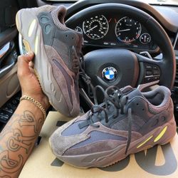 Yeezy 700 Mauve Read Description for Sale in Las Vegas NV