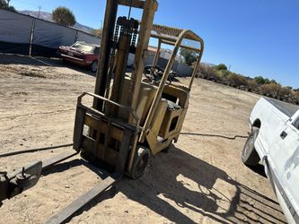 TOWMOTOR FORKLIFT 3000k Capacity