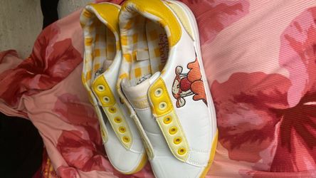 Disney Winnie the Pooh shoes with no lace