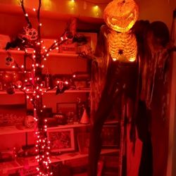 $275 Scorched Scarecrow Animatronic 