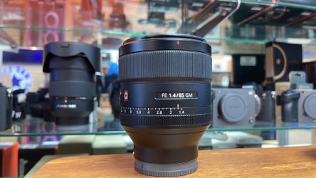 Sony FE 85mm f1.4 GM mint condition with original box