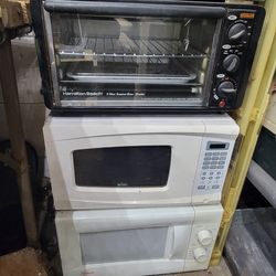 Microwaves/toaster oven