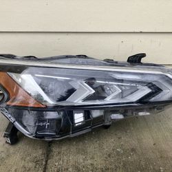 Nissan Altima SR Passenger Headlight 