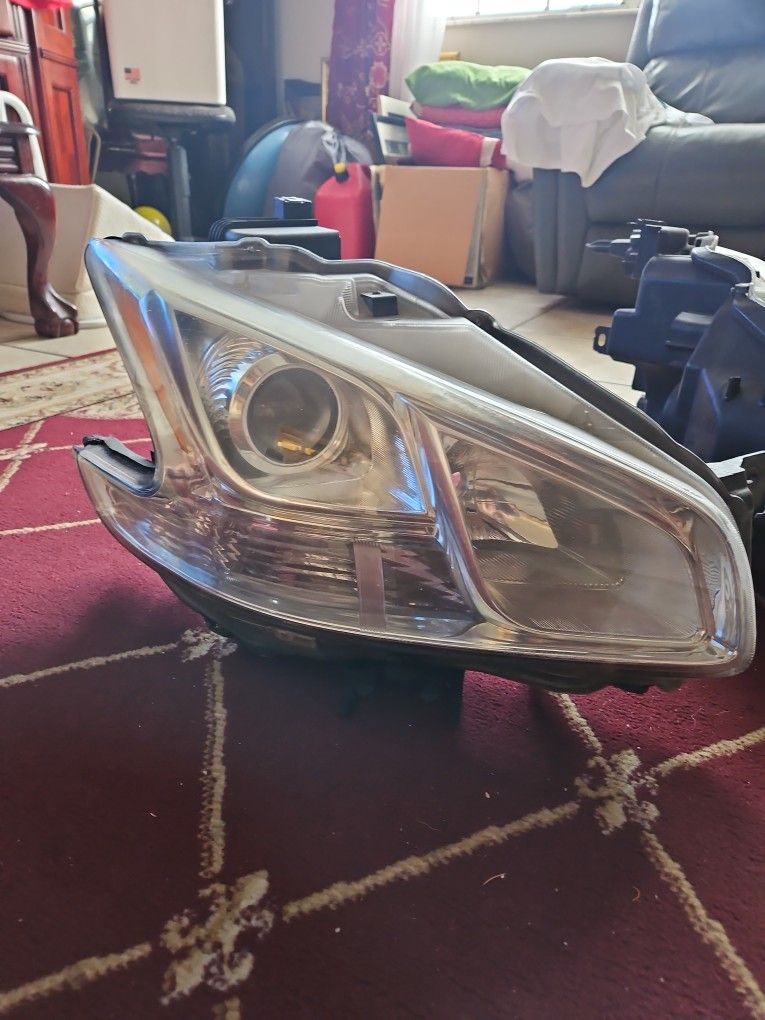 Nissan Maxima Headlights And Grille
