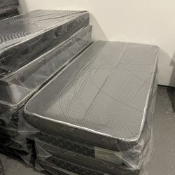 Mattress. Camas. 