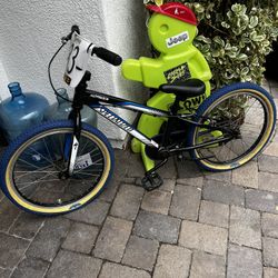 SPECIALIZED KIDS BIKE: 16inch HOTROCK