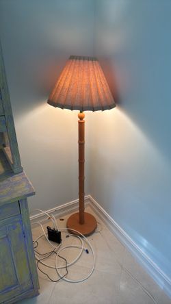 Floor lamp - must go pricing