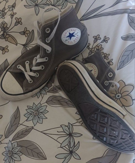 Converse Hightops Women's Size 7.5