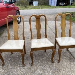 18th Century 18th Century Rococo Queen Anne Style Walnut Side Chairs set 