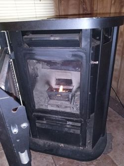 LENNOX Montage 32fs PELLET STOVE 48 for Sale in Bonney Lake, WA - OfferUp
