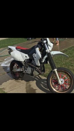 Suzuki SUPERMOTO STREET LEGAL