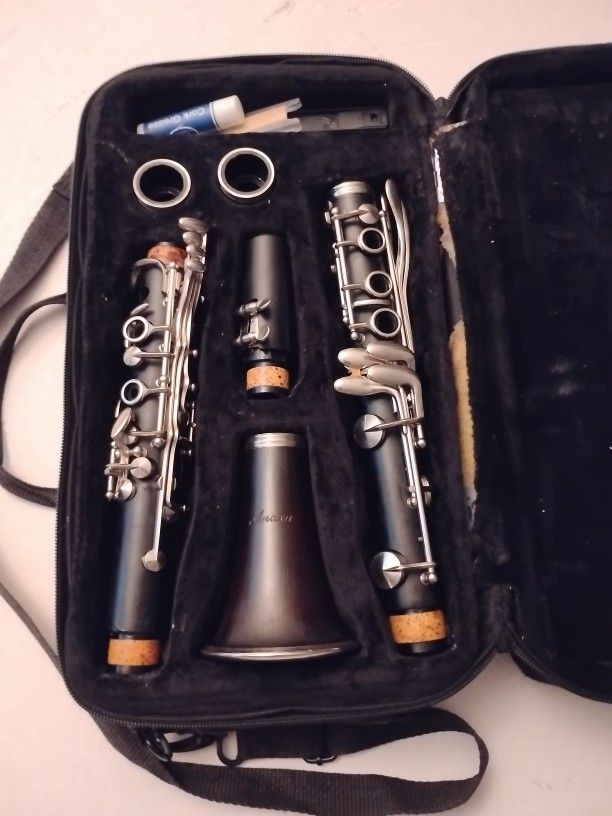 Anaca Bb Clarinet W/Case
