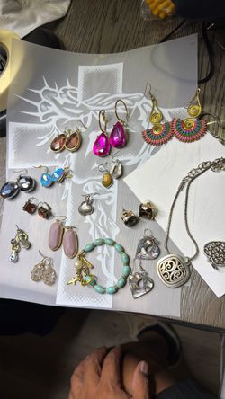 Vintage Jewelry Lot – Earrings, Bracelet & Necklace
