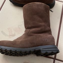 UGG BOOTS SIZE 5 New Never Used