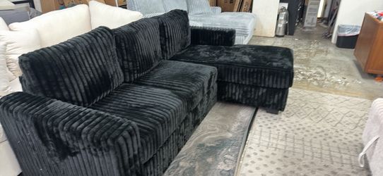 New sectional couch / free delivery