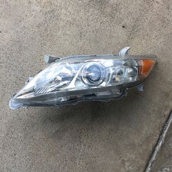 Toyota Sienna Driver’s Side Headlight