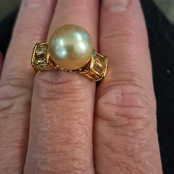 South Sea Pearl Ring W Topaz