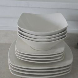 Dinnerware Set