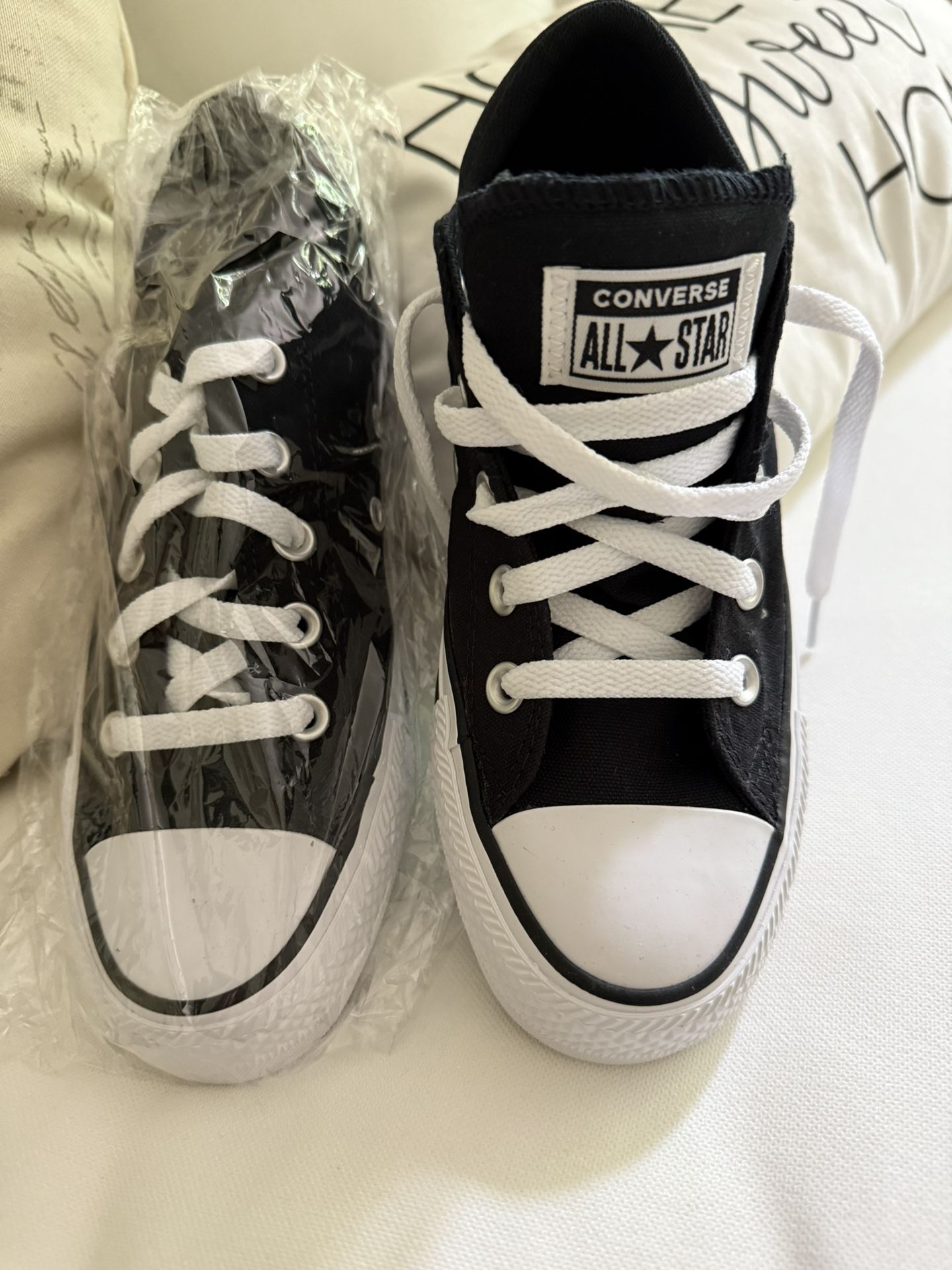 NEW Converse Chuck Taylor All Star Sneaker Girls Sz 6