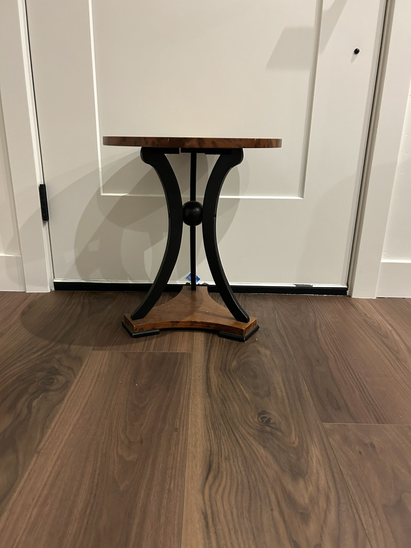 End/Side Table