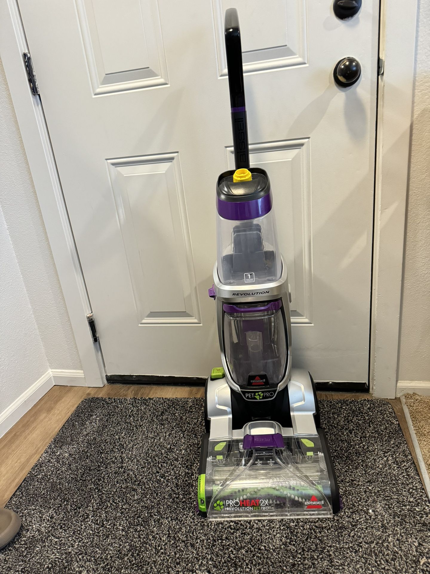 BISSELL vacuum cleaner for carpet cleaning