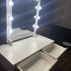 dressing table in very good condition