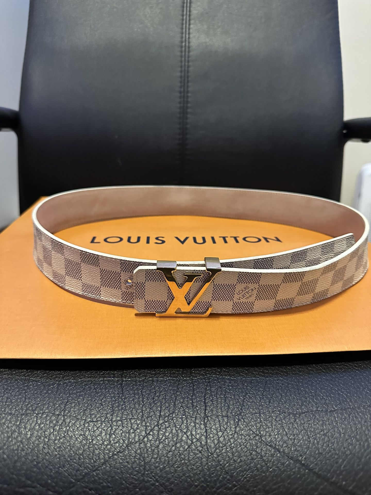 Louis Vuitton Azur Belt 95 for Sale in Cincinnati, OH - OfferUp