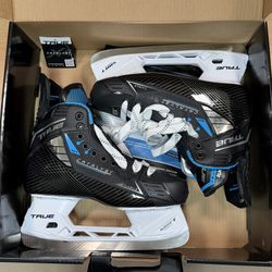 New Senior True Regular Width Size 8 Catalyst Hockey Skates