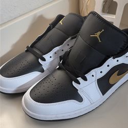 Brand New Jordan 1 Mid Black White Gold Size 11.5 DS *NO BOX*