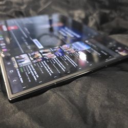 Unlocked Galaxy z trifold. Mint condition. $4950 OBO