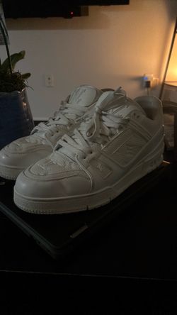AUTHENTIC LV WHITE SNEAKERS