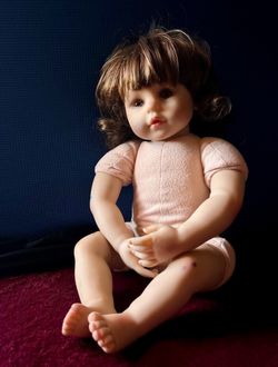 Muñeca de tela tipo realista