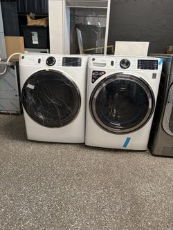Ge Smart Front Load Washer And Gas Dryer Set In White