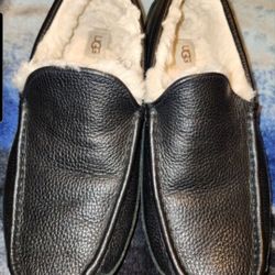 MENS  UGG ASCOT LEATHER SLIPPERS  SIZE 9.5 