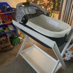Uppababy bassinet with stand