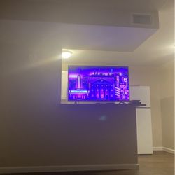 50’ TCL Roku Tv