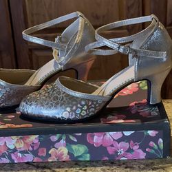 Shoes 👠 Size 8