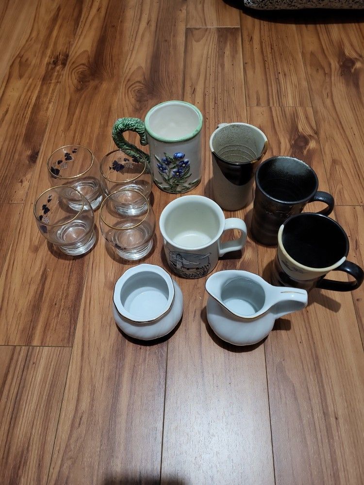 Mugs and glass cups, set of eleven