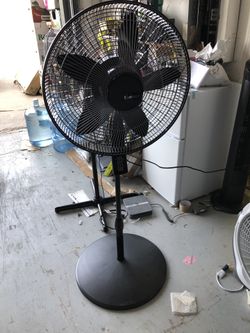 Lasko Elite Collection 18 in Pedestal Stand Fan 4-speed with Remote  42-53H for Sale in Houston, TX - OfferUp