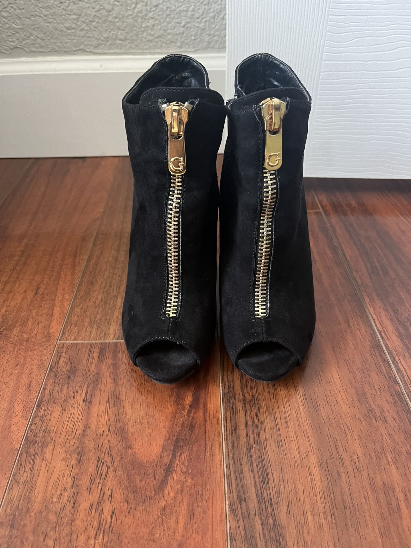 Guess Black Peep-Toe Ankle Boots Size 5.5