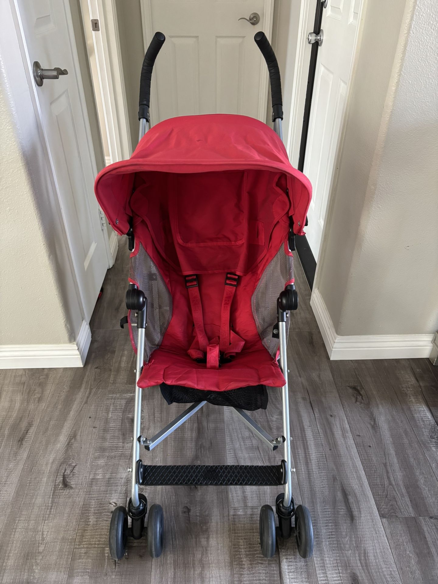 MacLaren Globetrotter Stroller Red With Rain Cover