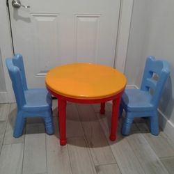 Toddlers Table With Two Chairs 