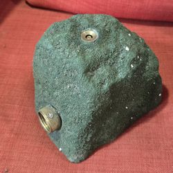 New Small Landscape Fake Rock Boulder Stone Sprinkler 7" x 6" x 6"H


San Jose 95121 area