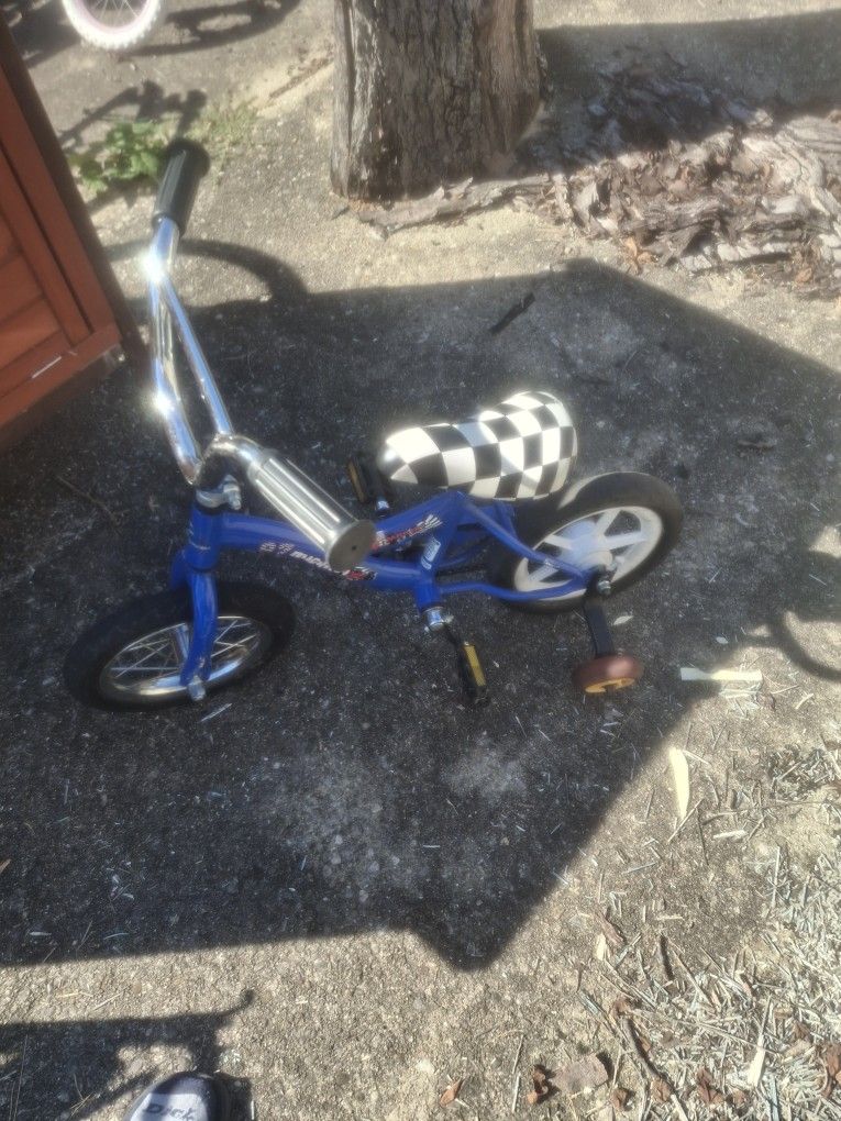 Little Kids Bike With Training Wheels On It Too