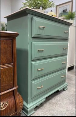 Wooden chest of drawers dresser