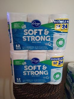 Dos paquetes de papel 18 rollos cada uno dos por $10 firme precio